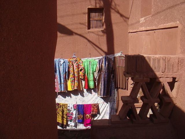 640px Traditional costumes in Abyaneh